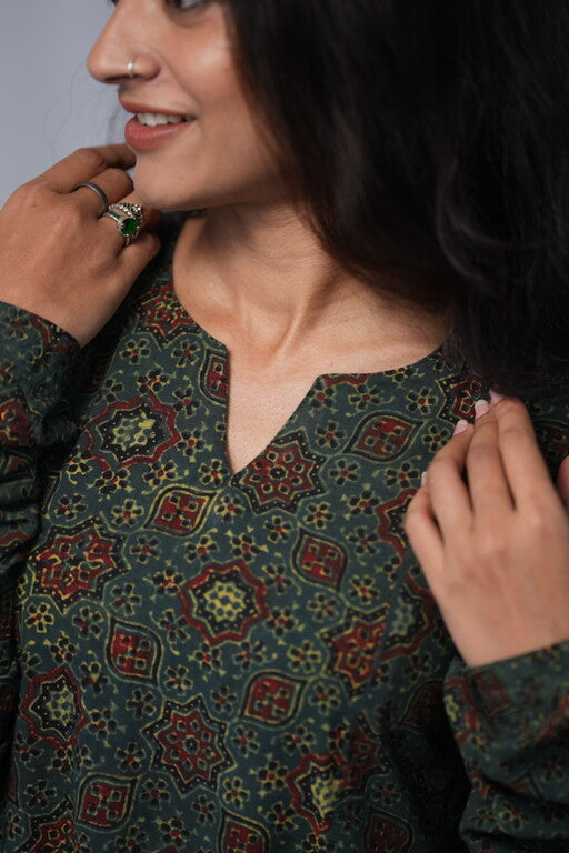 Aarvi Ajrakh Cotton Green Chudi Sleeves Kali Kurta