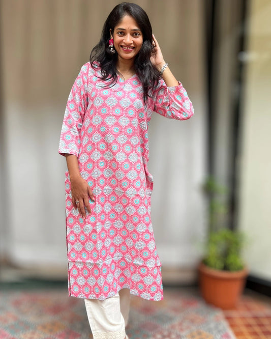 Gayatri Pink Cotton Straight Kurta