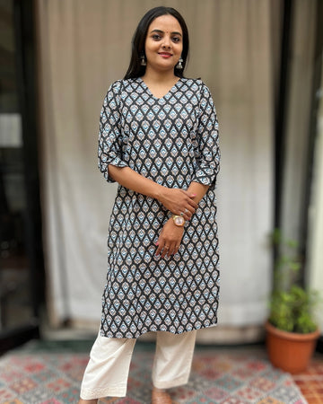 Gayatri Black Cotton Straight Kurta