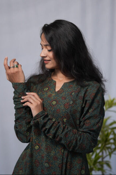 Aarvi Ajrakh Cotton Green Chudi Sleeves Kali Kurta