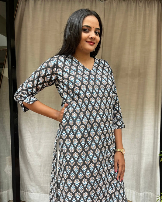Gayatri Black Cotton Straight Kurta