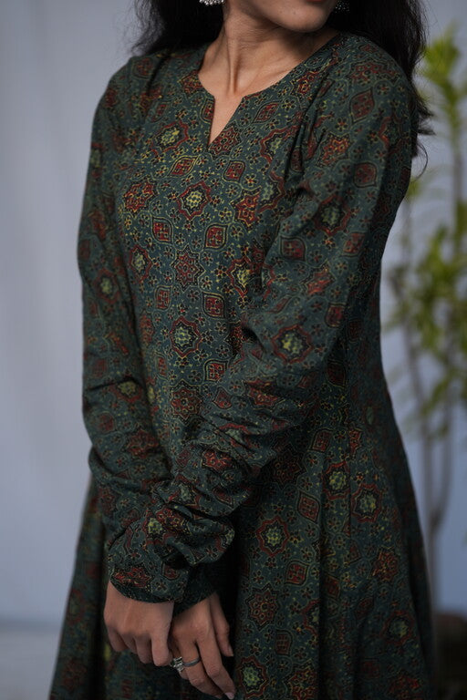 Aarvi Ajrakh Cotton Green Chudi Sleeves Kali Kurta