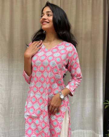 Gayatri Pink Cotton Straight Kurta