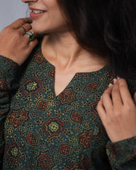 Aarvi Ajrakh Cotton Green Chudi Sleeves Kali Kurta