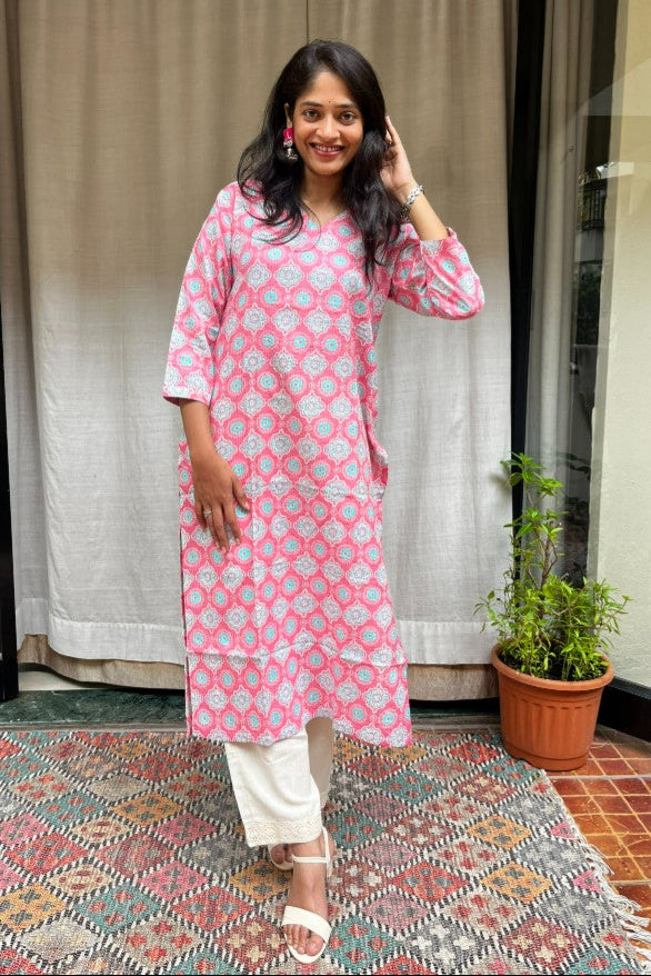 Gayatri Pink Cotton Straight Kurta