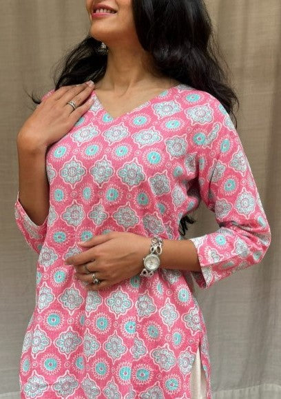 Gayatri Pink Cotton Straight Kurta
