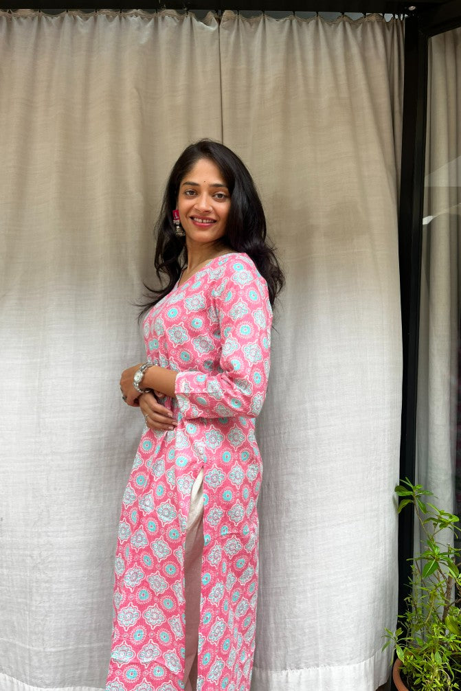 Gayatri Pink Cotton Straight Kurta