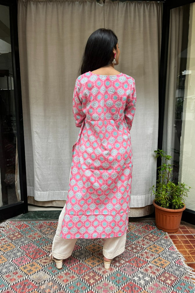 Gayatri Pink Cotton Straight Kurta