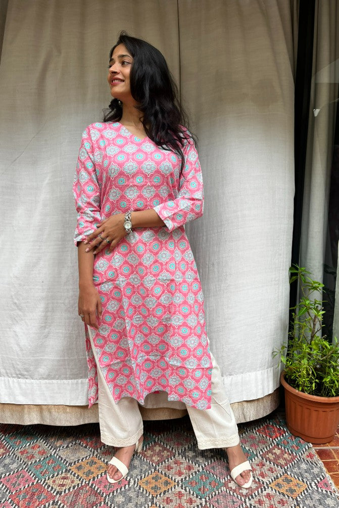 Gayatri Pink Cotton Straight Kurta