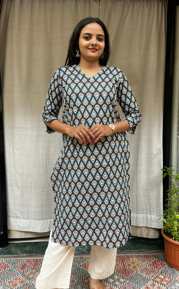 Gayatri Black Cotton Straight Kurta