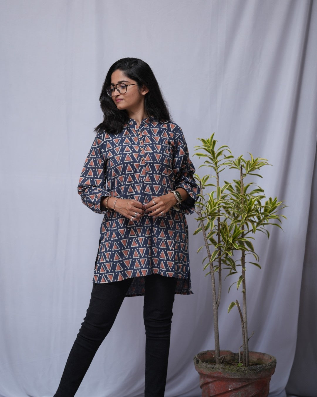 dabu black cotton short top    
