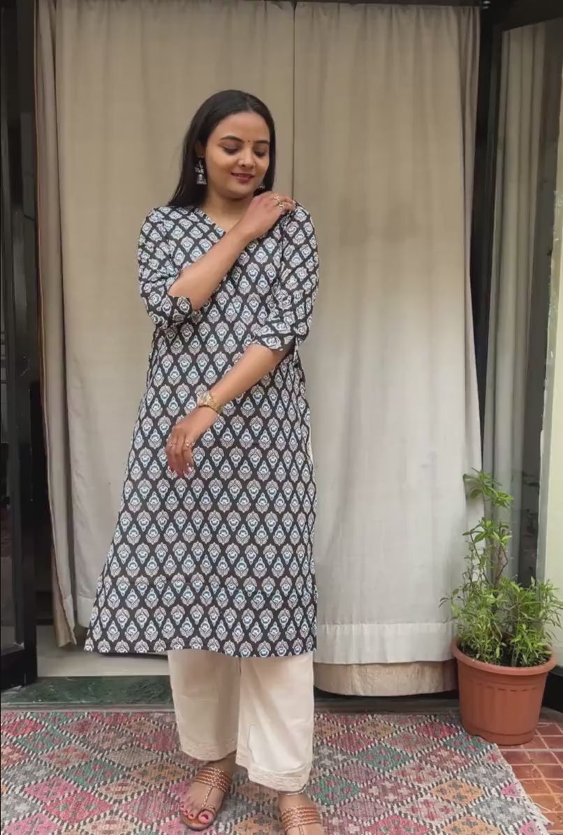 Gayatri Black Cotton Straight Kurta